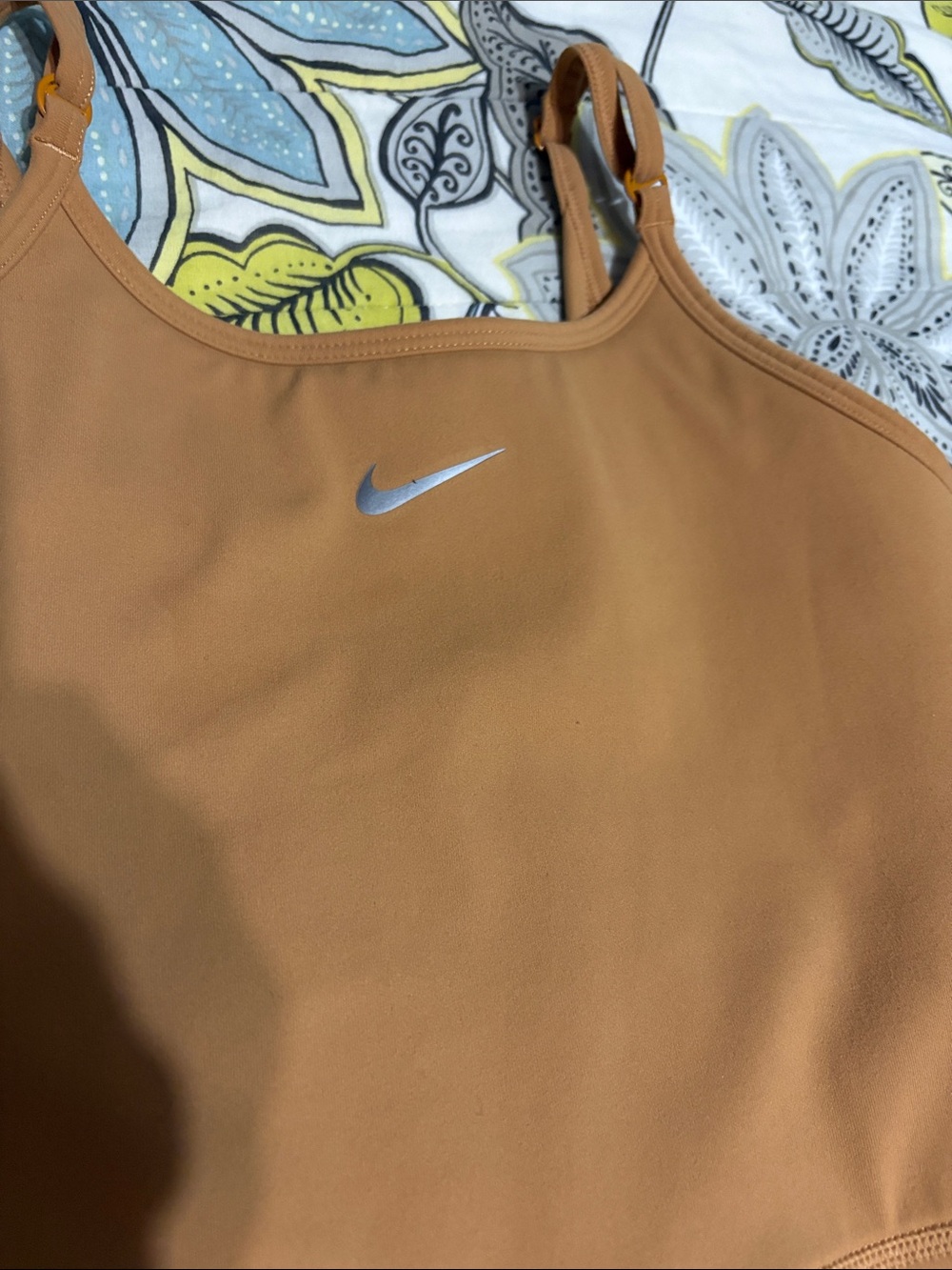 Nike - Picture 2 of 6